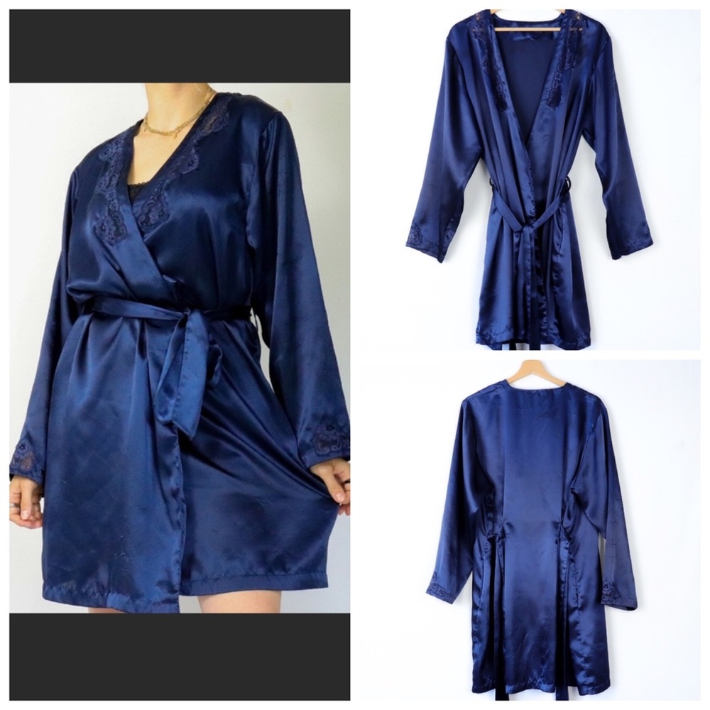 5/$20 VINTAGE ROBE L/XL (12-14 FIT) *AS IS*